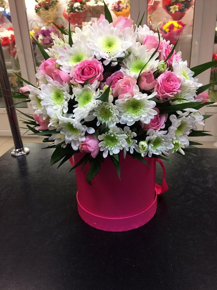 Цветочная композиция из Розы и Хризантемы в шляпной коробке в Пречистое